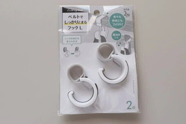 ダイソー　ベルトでしっかりとまるフックL　2個入り　パッケージ