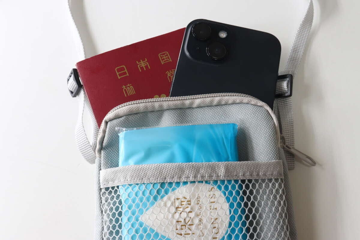 メッシュポケット付パスポートケース