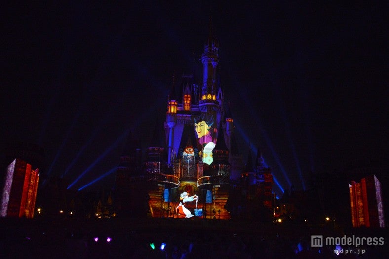 TDL初のプロジェクションマッピング「ワンス・アポン・ア・タイム」／シンデレラ