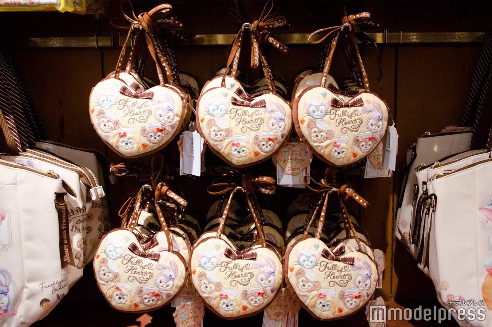 パスケース（各2100円）（C）モデルプレス（C）Disney