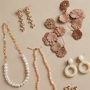 『ゆうこすビューティー 最近自分の見た目が好きすぎるかも。になれる本』より（提供写真）