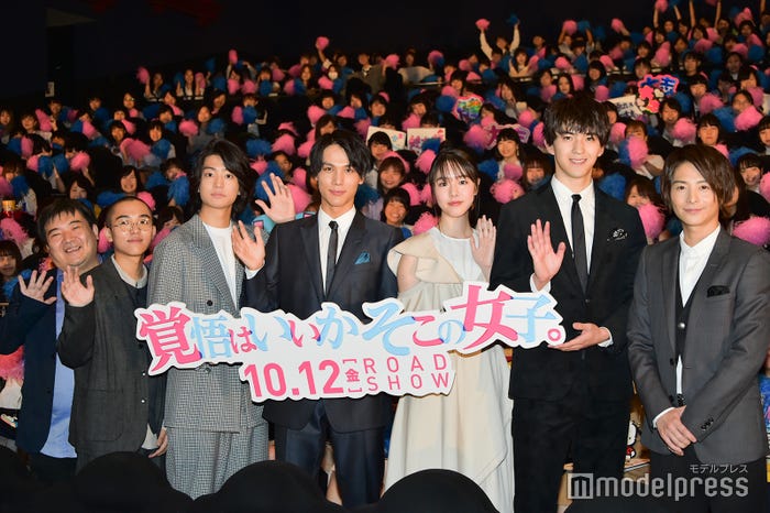 (左から)井口昇監督、若林時英、伊藤健太郎、中川大志、唐田えりか、甲斐翔真、小池徹平(C)モデルプレス