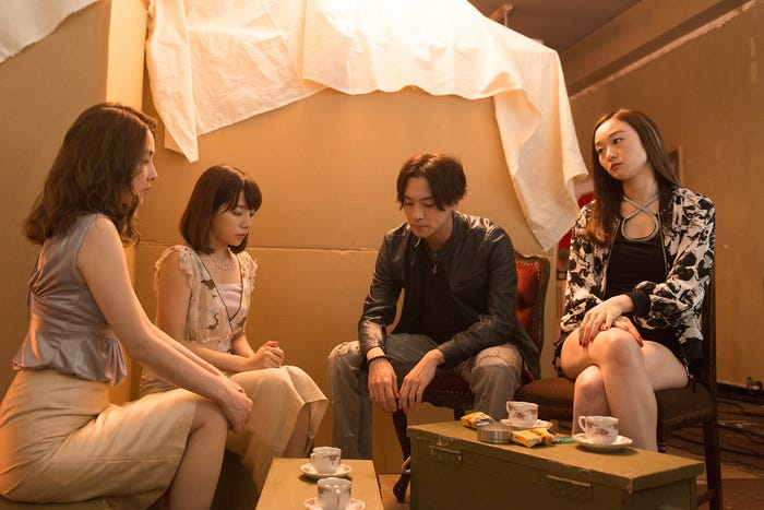 霧島れいか、桜井ユキ、渡部秀、小野ゆり子/「GIVER 復讐の贈与者」第6話より(C)テレビ東京