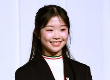 「皆さん『亜美ポーズ』で可愛い」中井亜美テレビ出演後の集合写真に反響「真似したくなるよね」「これは壮観」水卜アナ、福くんも