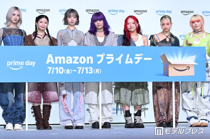 HANA/(左から)MOMOKA、KOHARU、JISOO、NAOKO、CHIKA、YURI、MAHINA(C)モデルプレス