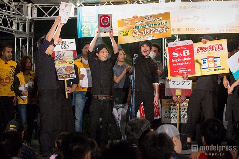 投票でグランプリを決定／画像提供：神田カレー街活性化委員会