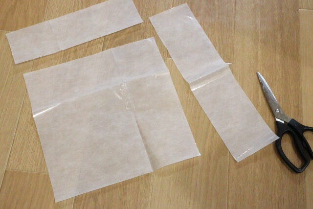 セリア 粘着フィルターシート セリアの粘着フィルターシートはハサミで好きなサイズにカットできる