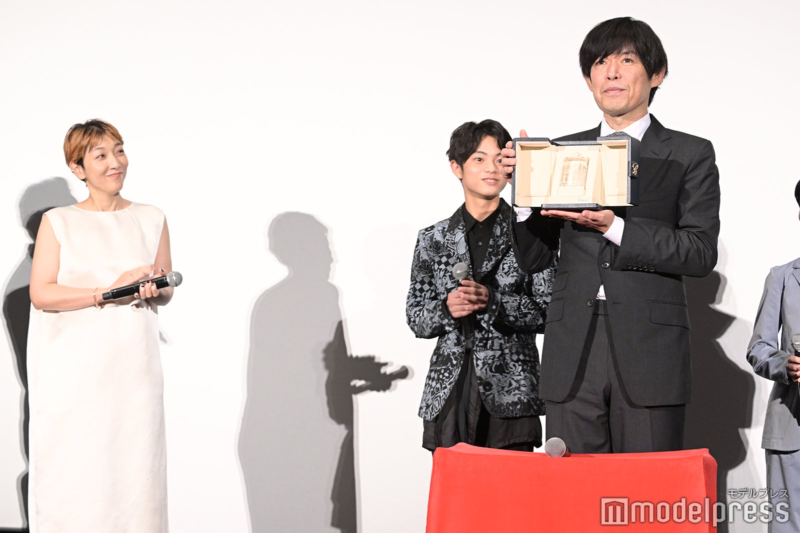 安藤サクラ、黒川想矢、坂元裕二（C）モデルプレス