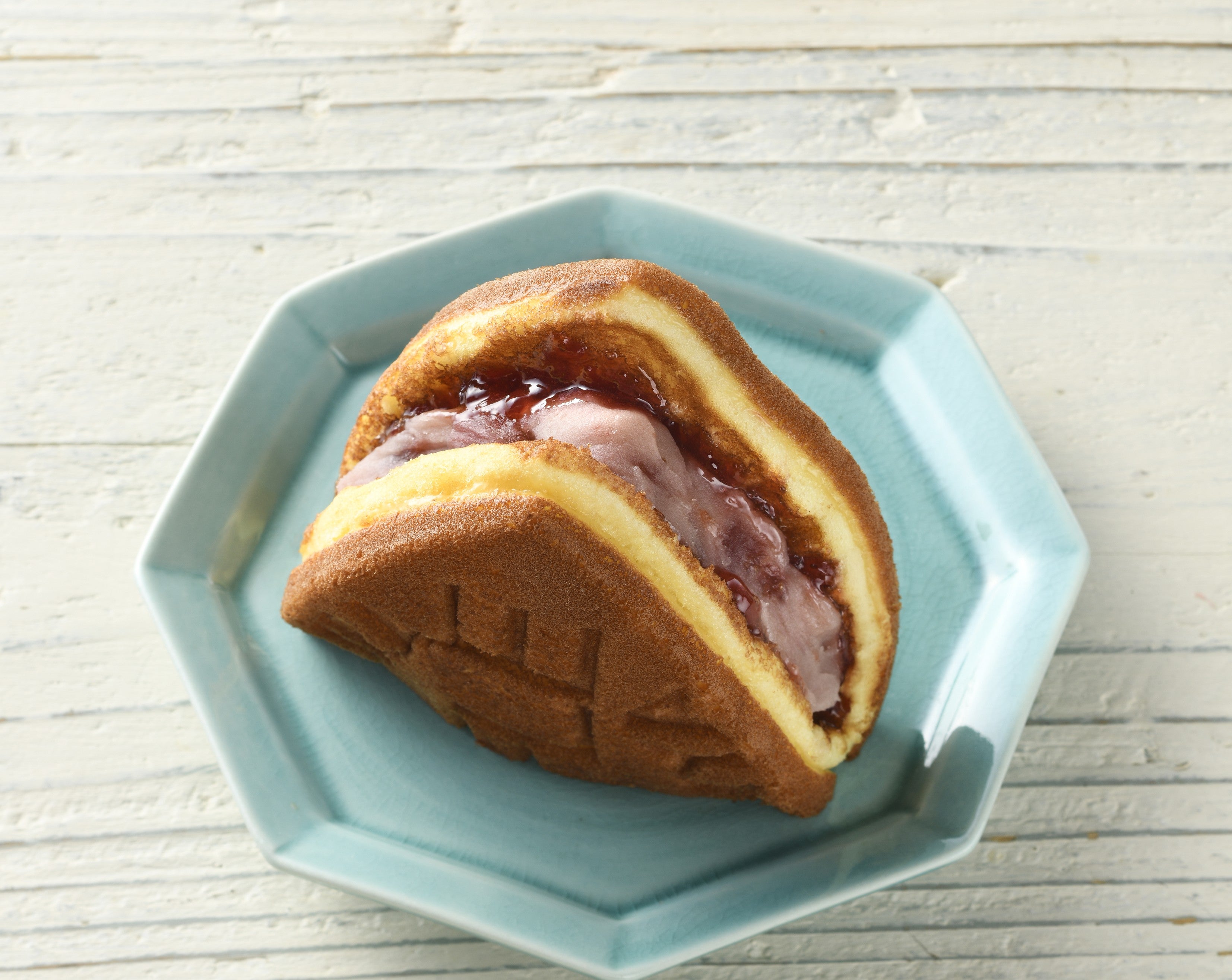 【豊島屋 わっふるいちご】［日本橋三越本店限定］販売期間：1月28日（水）－2月3日（火）