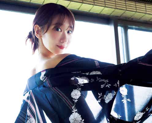 柏木由紀、美ボディ際立つ入浴ショット&浴衣姿披露「ヤンジャン」表紙登場