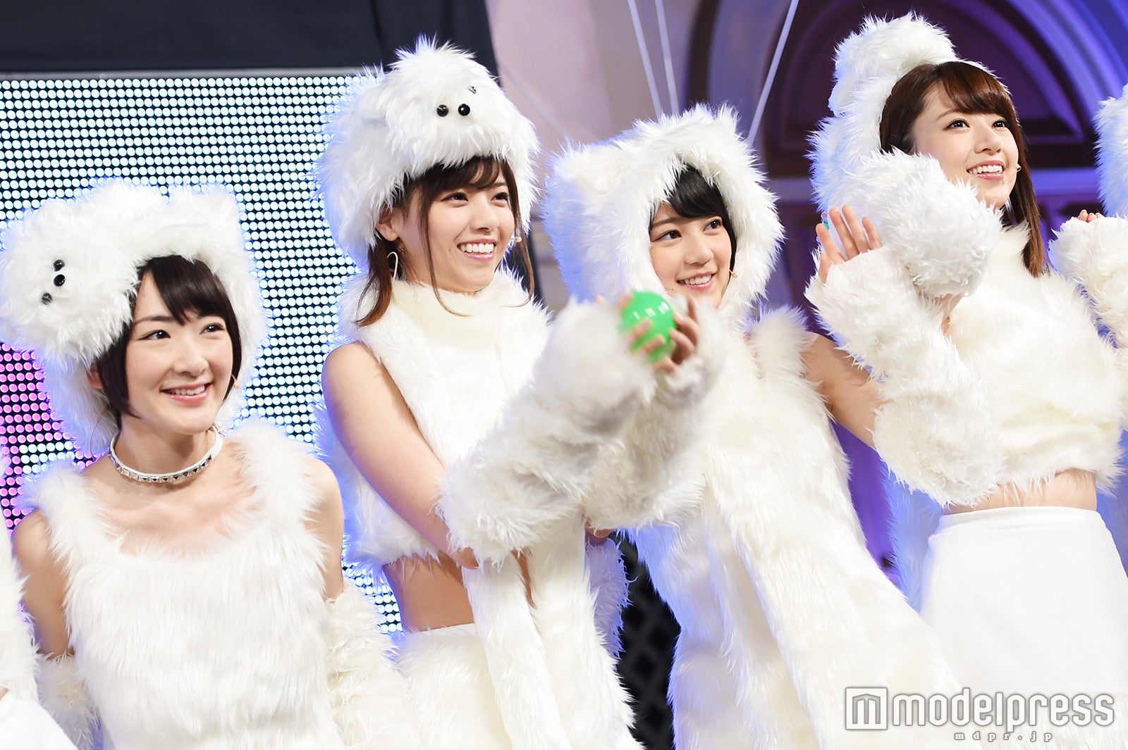 生駒里奈、西野七瀬、生田絵梨花、橋本奈々未（C）モデルプレス