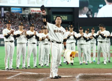 巨人 安打締めの引退・長野久義に阿部監督も感嘆「いや、すごいね。やっぱ天才」東京ドーム大歓声「長さんを象徴してる」