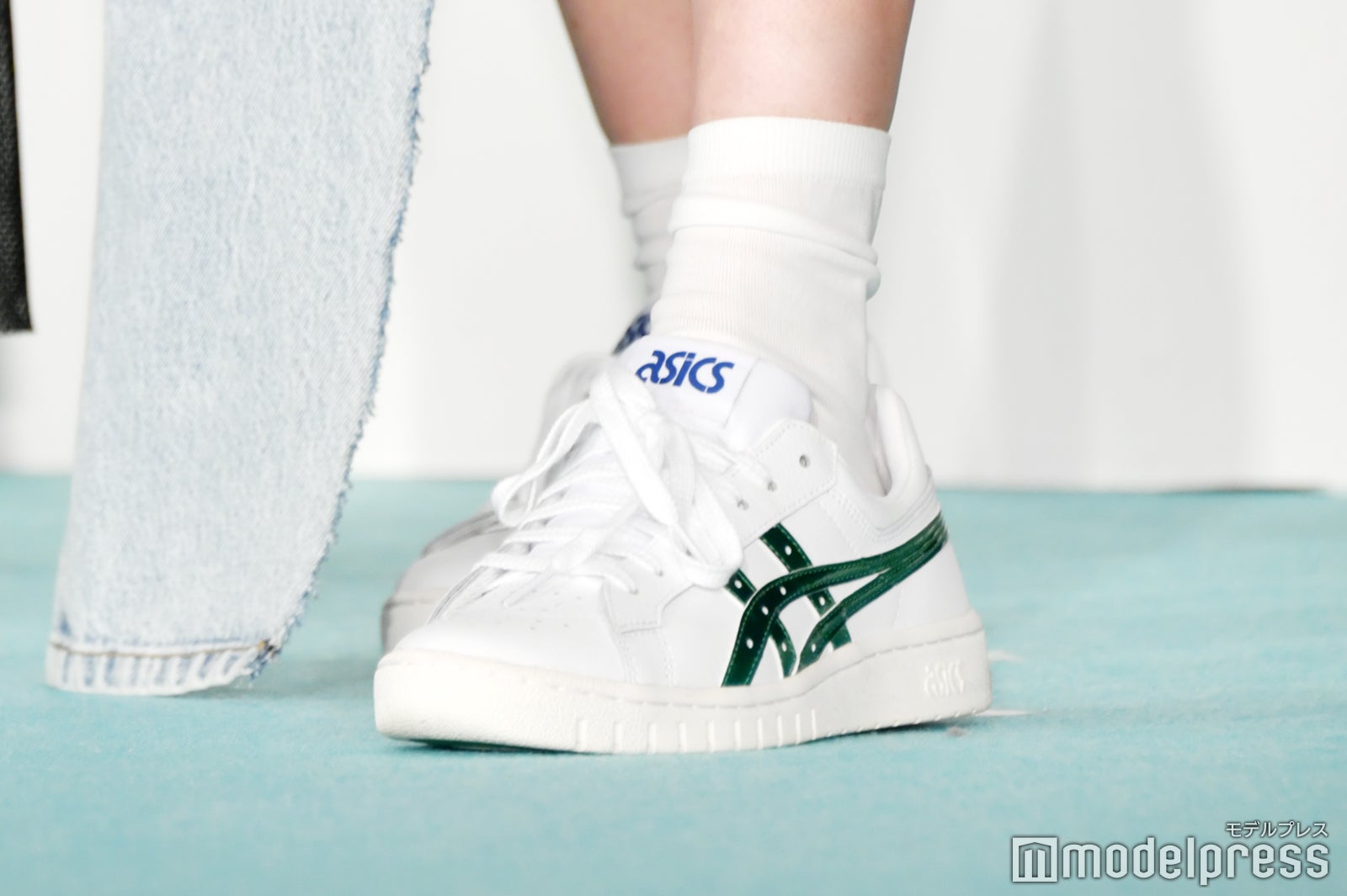 emmaの足元（C）モデルプレス