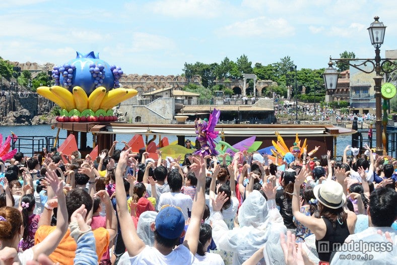 一緒に踊って盛り上がる