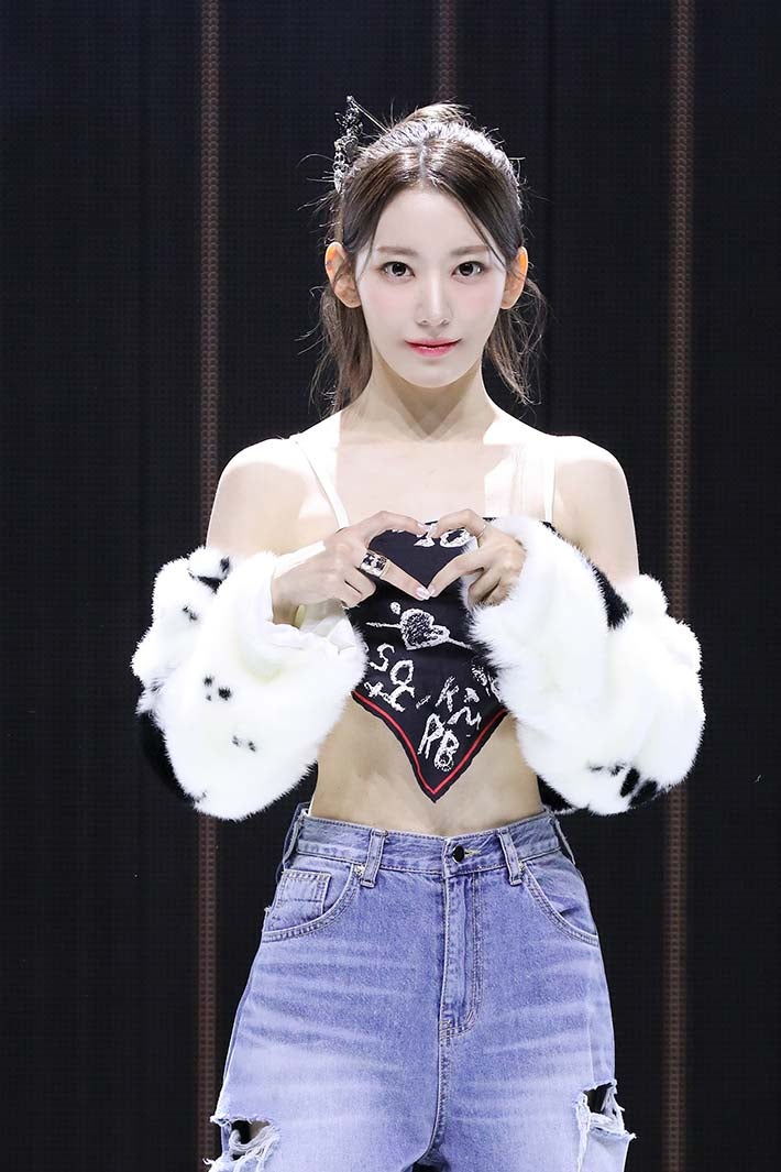 サクラ／LE SSERAFIM（P）＆（C）SOURCE MUSIC