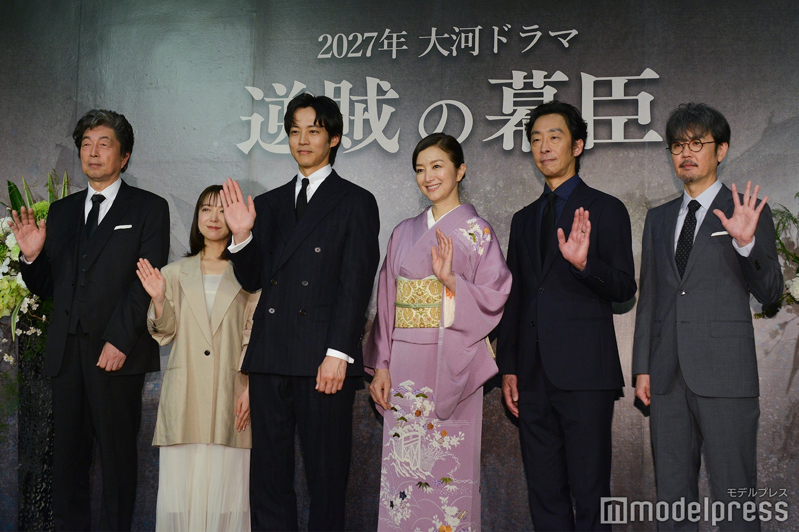 中村雅俊、上白石萌音、松坂桃李、鈴木京香、北村有起哉、岡部たかし（C）モデルプレス