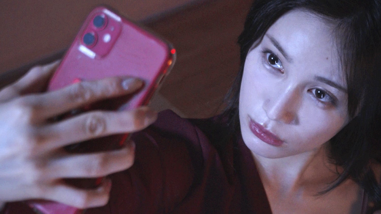 中村ゆりか、闇堕ちで別人級怪演 “危険度MAX”新ショートドラマ「＃裏アカ教師」の中毒性がすごい