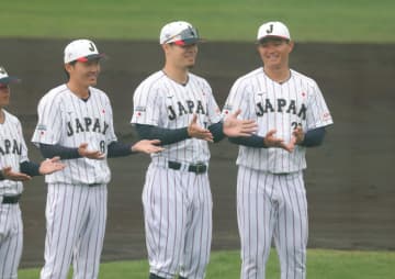 侍ジャパン 宮崎強化合宿が打ち上げ 近藤「最高の景色を見て最高のチームになれるように」ダルビッシュも手締めに参加 最後の最後まで助言シーンも