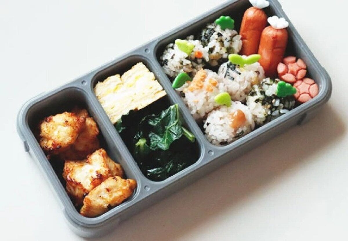 ダイソー　抗菌薄型お弁当箱　使用例