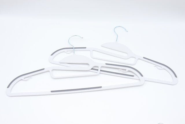 掛けやすいノンスリップハンガー（2本）