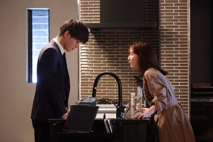 岩田剛典、田中みな実「あなたがしてくれなくても」第5話より(C)フジテレビ