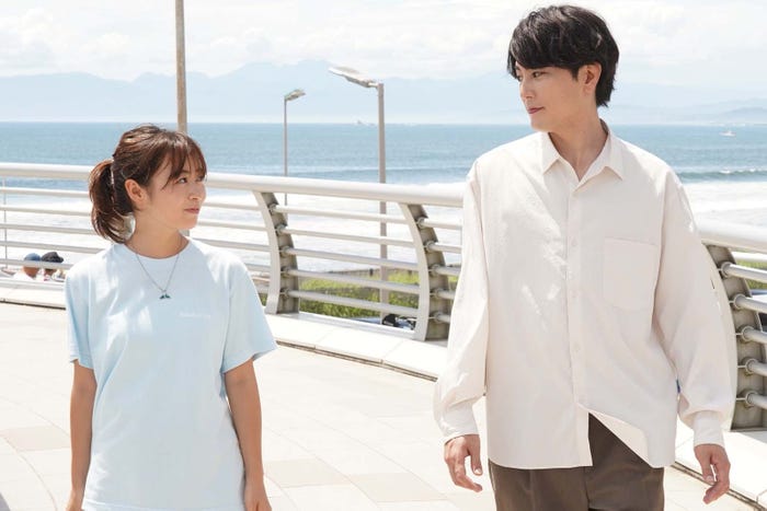 森七菜、間宮祥太朗「真夏のシンデレラ」第7話より(C)フジテレビ