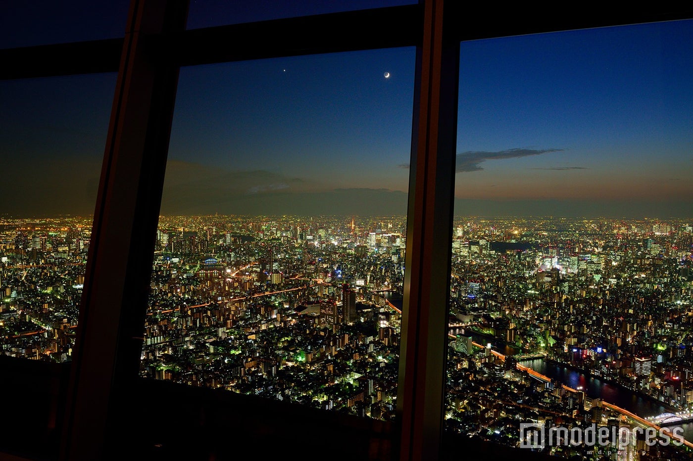 東京スカイツリー天望デッキ、フロア350からの夜景（C）TOKYO-SKYTREE