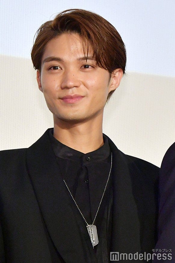 磯村勇斗(茶髪)/映画「覆面系ノイズ」完成披露舞台挨拶より:2017年10月撮影 (C)モデルプレス