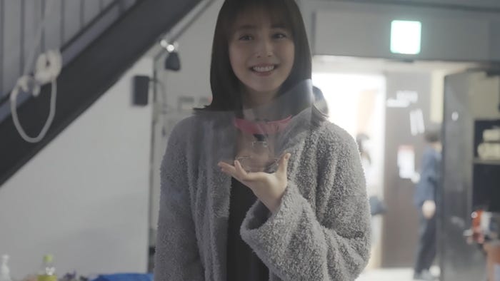 佐々木希/新CMメイキングより(C)2022 GMO CLICK Securities, Inc. All Rights Reserved.