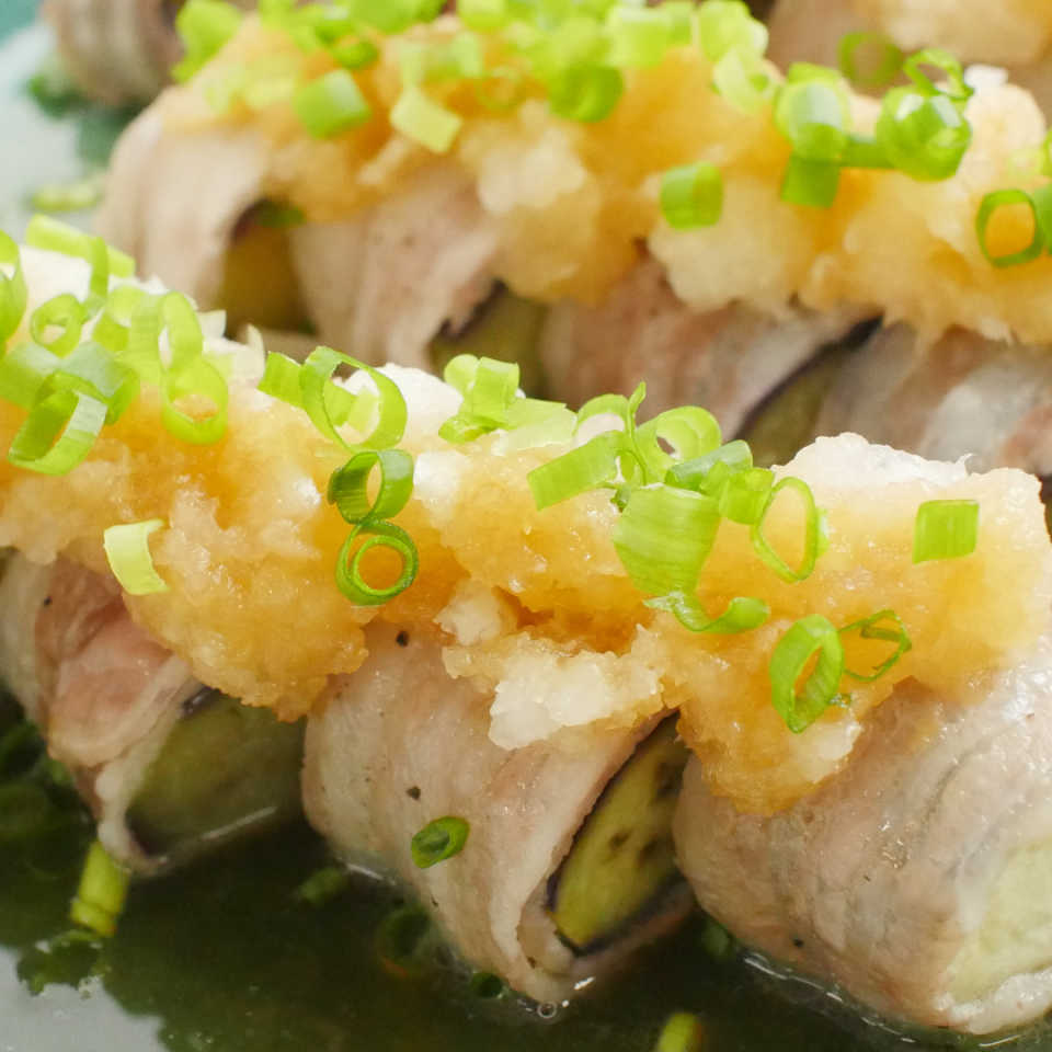 おろしポン酢でさっぱり！レンジで簡単なすの豚肉巻き