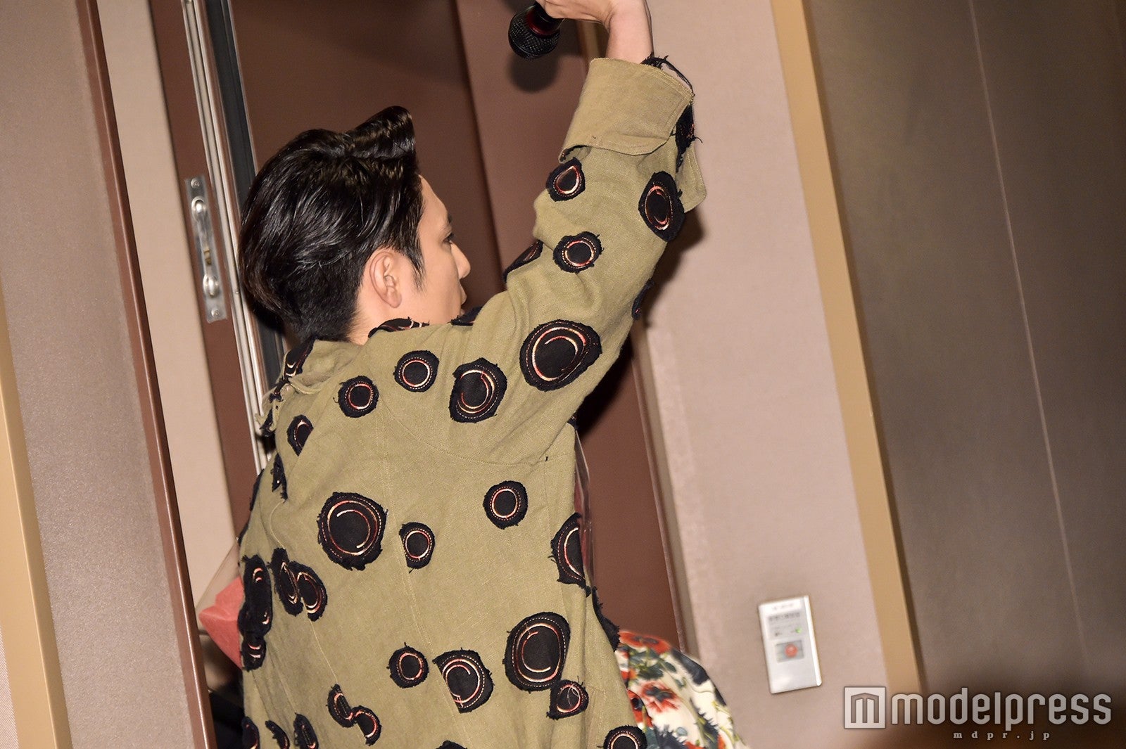 退場ぎりぎりまでファンの声援に応えた間宮祥太朗（C）モデルプレス