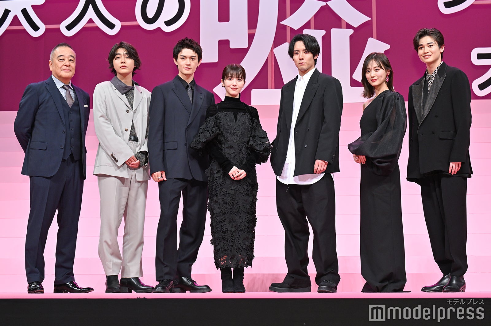 佐藤祐市監督、倉悠貴、佐野勇斗、浜辺美波、赤楚衛二、山下美月、西垣匠（C）モデルプレス