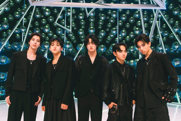 STARGLOW(左から)ADAM(アダム)、KANON(カノン)、RUI(ルイ)、TAIKI(タイキ)、GOICHI(ゴイチ)/写真提供:BMSG