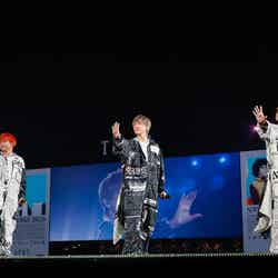 「NEWS 20th Anniversary LIVE 2023 in TOKYO DOME BEST HIT PARADE！！！～シングル全部やっちゃいます～」を開催したNEWS（左から）増田貴久、小山慶一郎、加藤シゲアキ（提供写真）