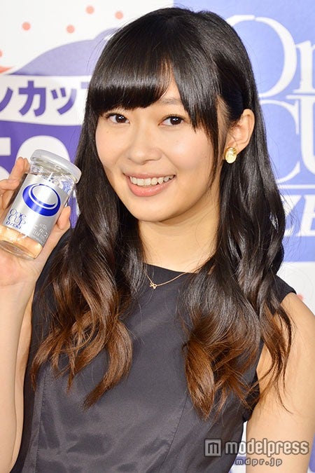 指原莉乃、ミニワンピで美脚披露　仕事における願望を吐露？