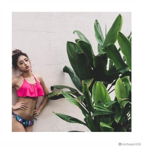 みちょぱ、ビキニショット連投に「神々しい」「SEXY過ぎ」の声　ハワイで圧巻スタイル披露