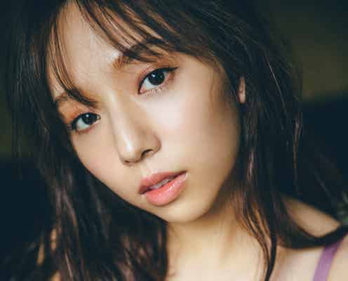 乃木坂46新内眞衣、もっちり美胸がSEXY  大人の色香漂うランジェリーカット解禁<夜が明けたら>