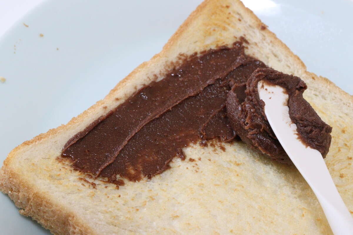ダイソー　小林商事　ピーナッツチョコレートスプレッド　トースト