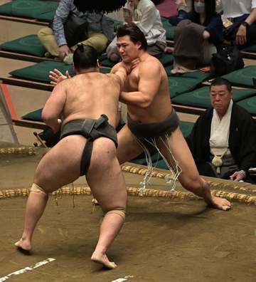 男前で注目の大森が完敗、立ち合いで失敗「思い切っていこうとしたが」【大相撲】