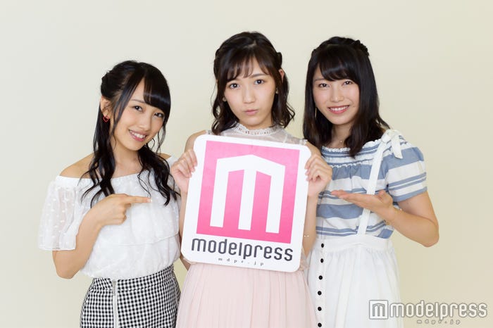(左から)向井地美音、渡辺麻友、横山由依(C)モデルプレス