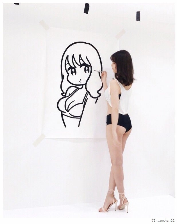 小嶋陽菜、SEXYポーズでマシュマロヒップ大胆披露