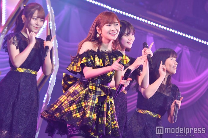 指原莉乃初単独コンサートは 1人リクエストアワー 豪華ゲスト 水着ライブ 00人が りのちゃん コール セットリスト レポ モデルプレス