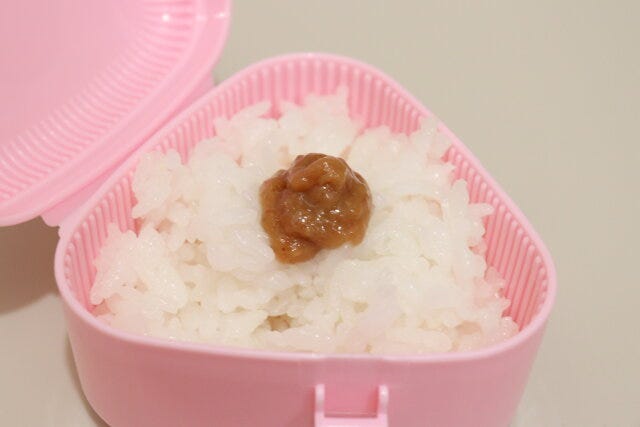 星のカービィふっくらおにぎりケースフェイス　ご飯を詰める