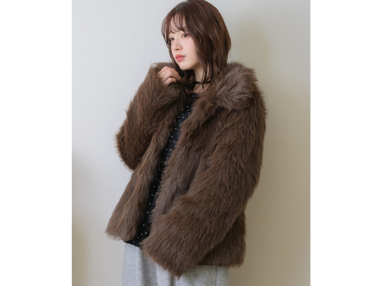 売れ筋はフェイクファーブルゾン 都内ヤング向けレディス各店の好調商品