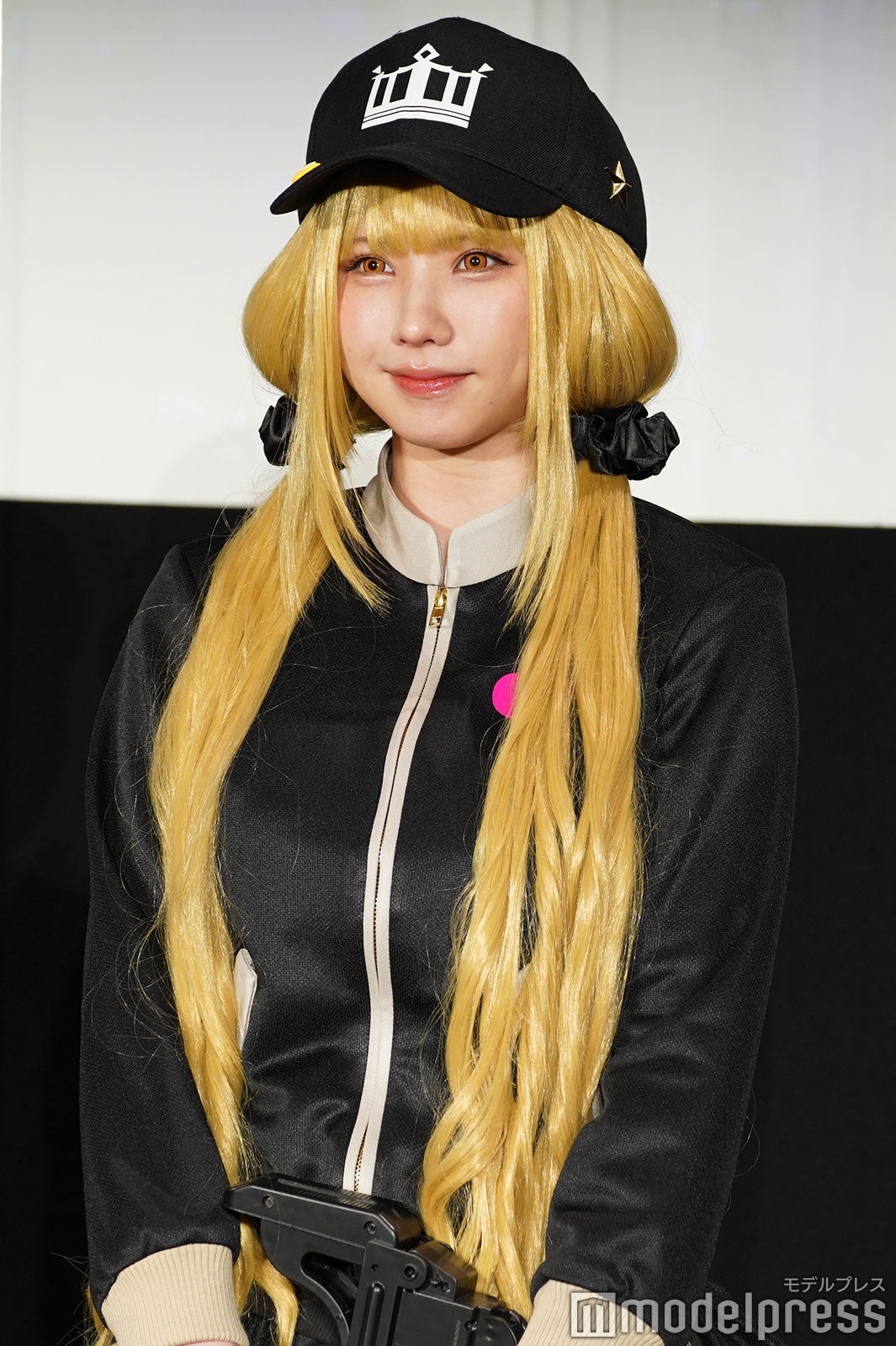 えなこ、レアな金髪で“トライブナイン”コスプレ披露「こだわらせて頂きました」