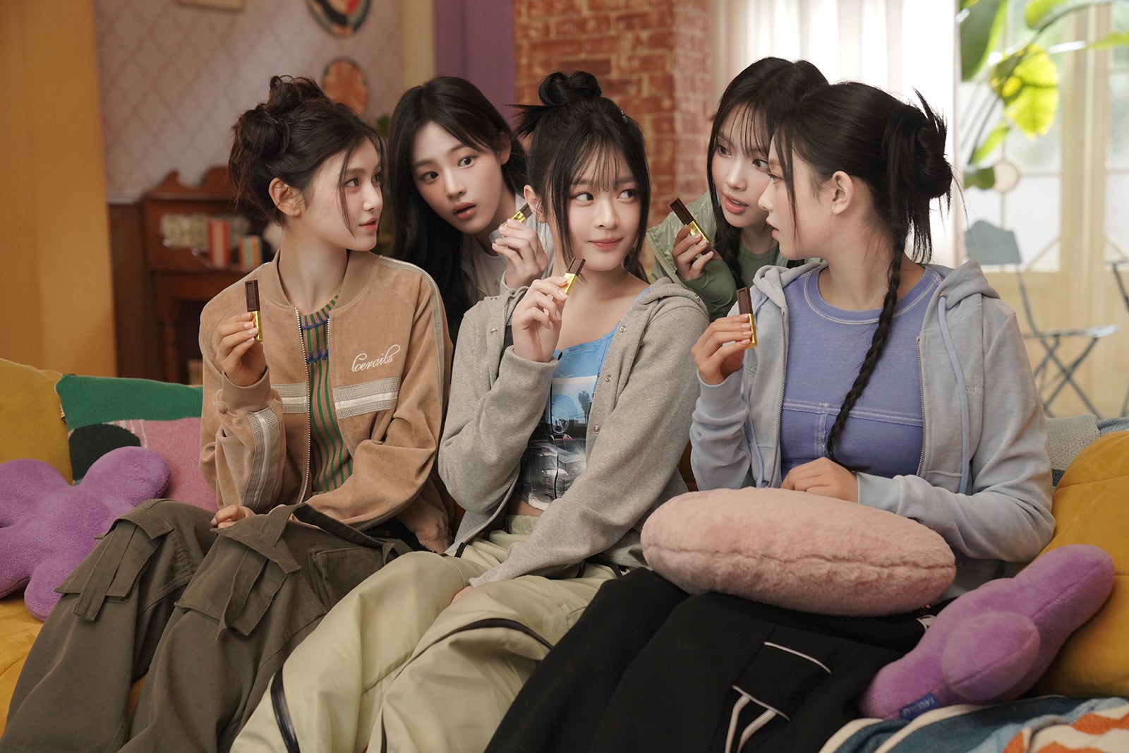 NewJeans、レッスン着姿披露 新曲「Right Now」歌唱部分を初公開