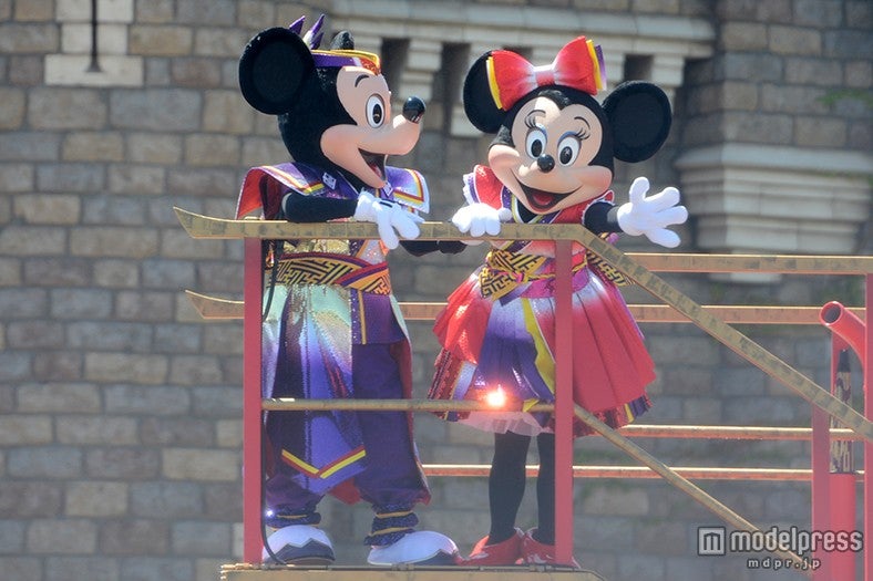 「雅涼群舞（がりょうぐんぶ）」／（左から）ミッキー、ミニー