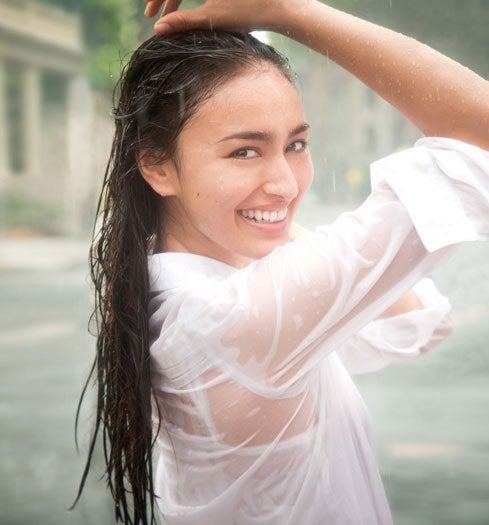 長谷川潤、無防備で大胆！濡れたカラダを惜しげもなく披露