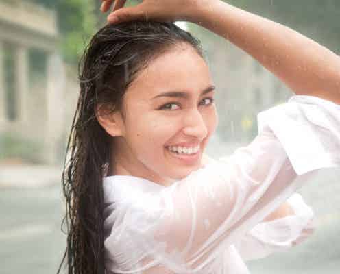 長谷川潤、無防備で大胆!濡れたカラダを惜しげもなく披露