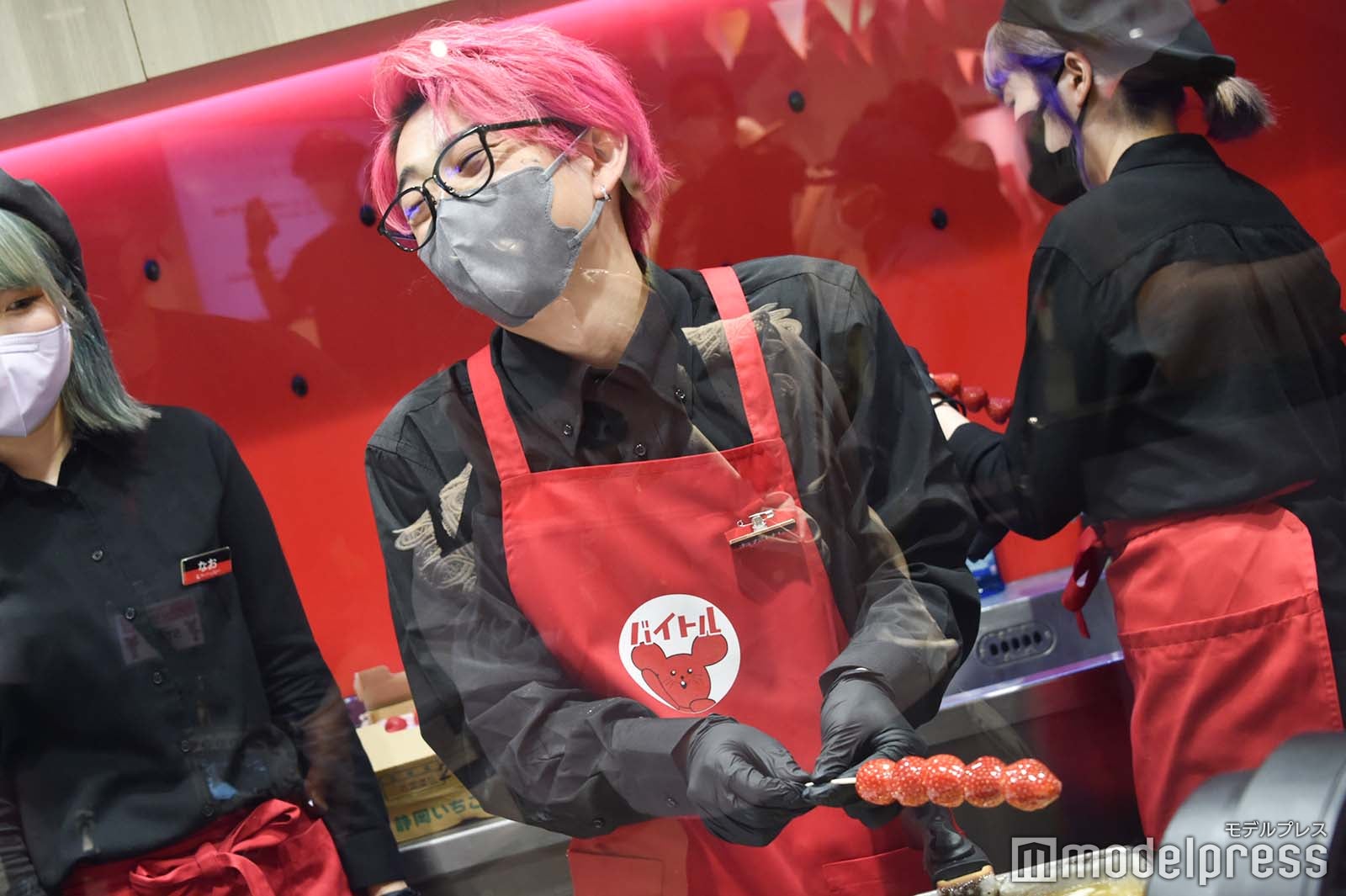 いちご飴を作るおだけい （C）モデルプレス